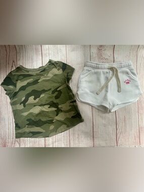Camo Short Sleeve Tee with White Drawstring Shorts Old Navy 3T
